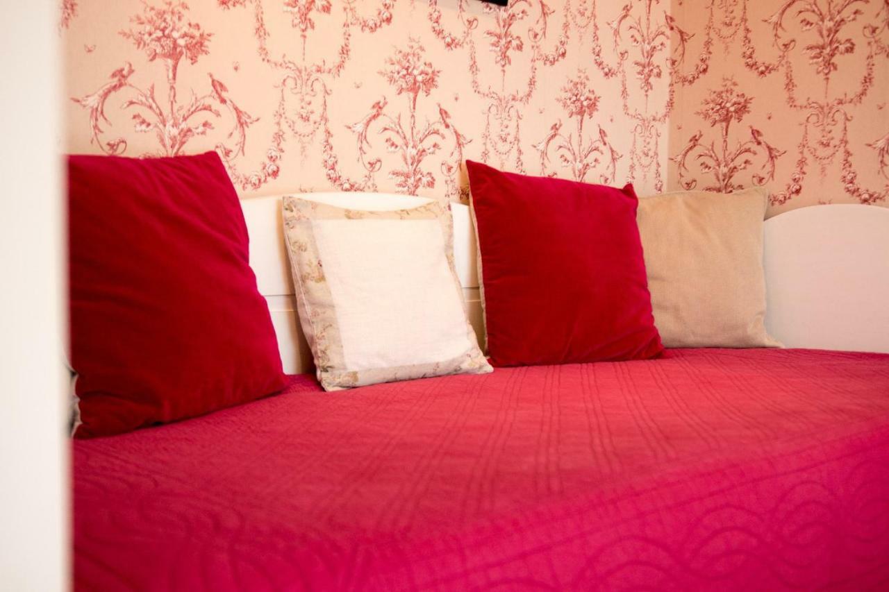 カブリエ ラ ミラン Bed & Breakfast エクステリア 写真